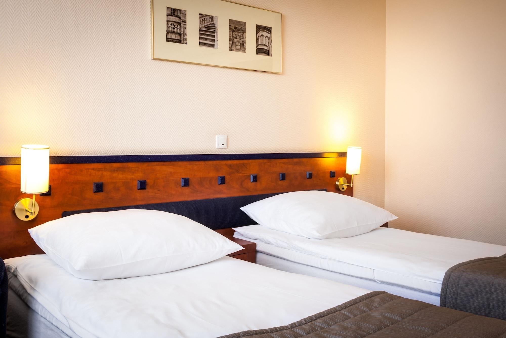Qubus Hotel Legnica Luaran gambar