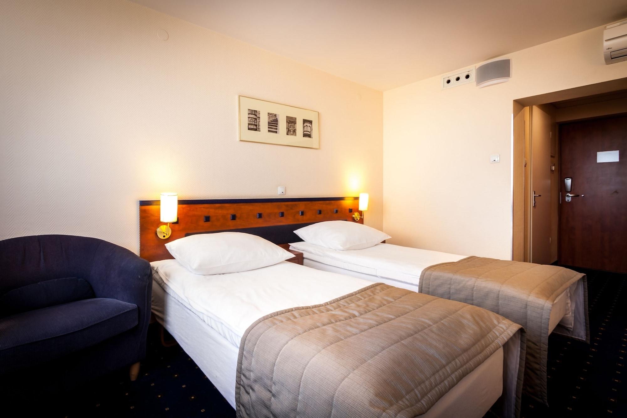 Qubus Hotel Legnica Luaran gambar