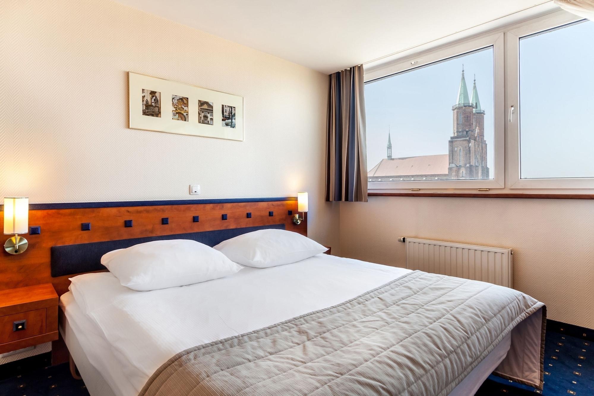 Qubus Hotel Legnica Luaran gambar