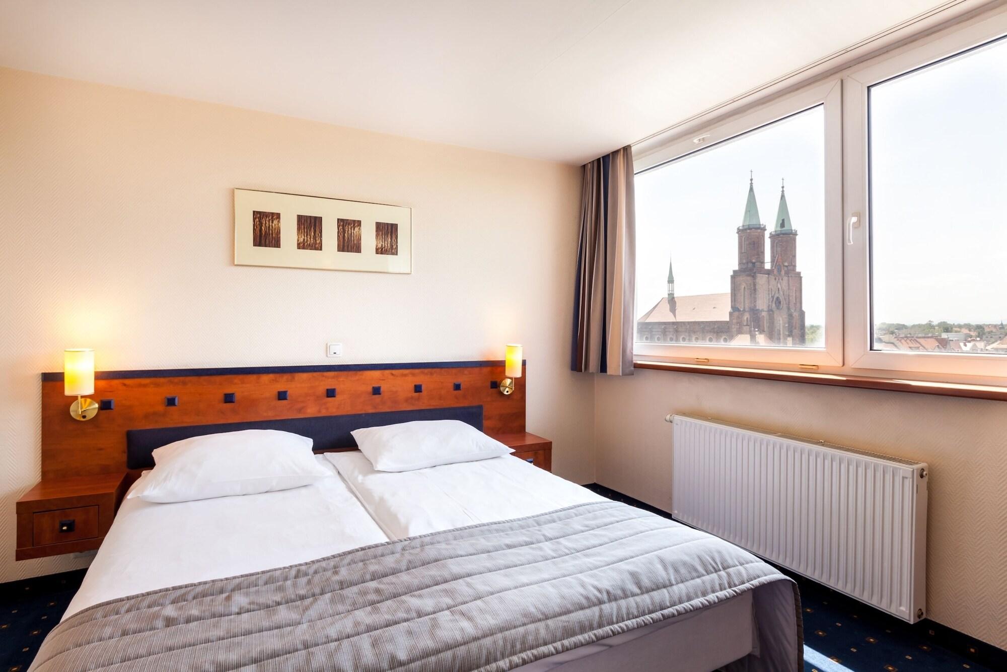 Qubus Hotel Legnica Luaran gambar
