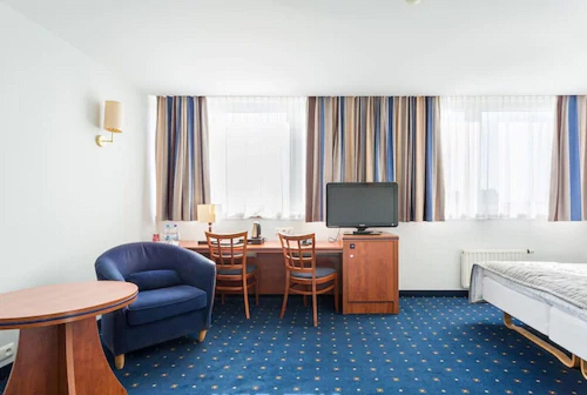 Qubus Hotel Legnica Luaran gambar