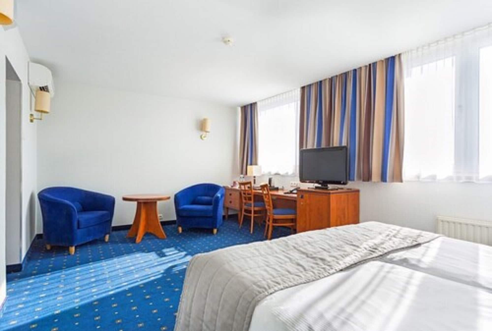 Qubus Hotel Legnica Luaran gambar
