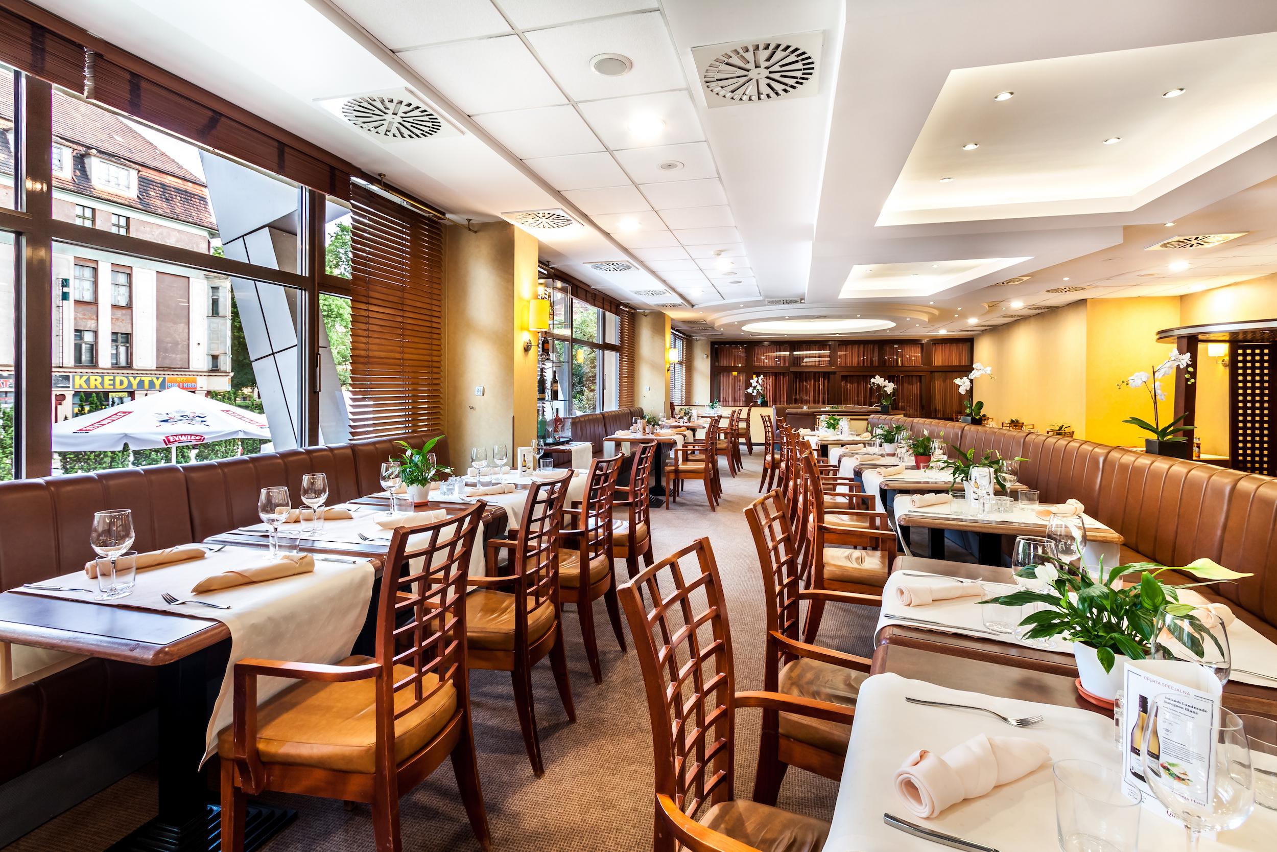 Qubus Hotel Legnica Luaran gambar