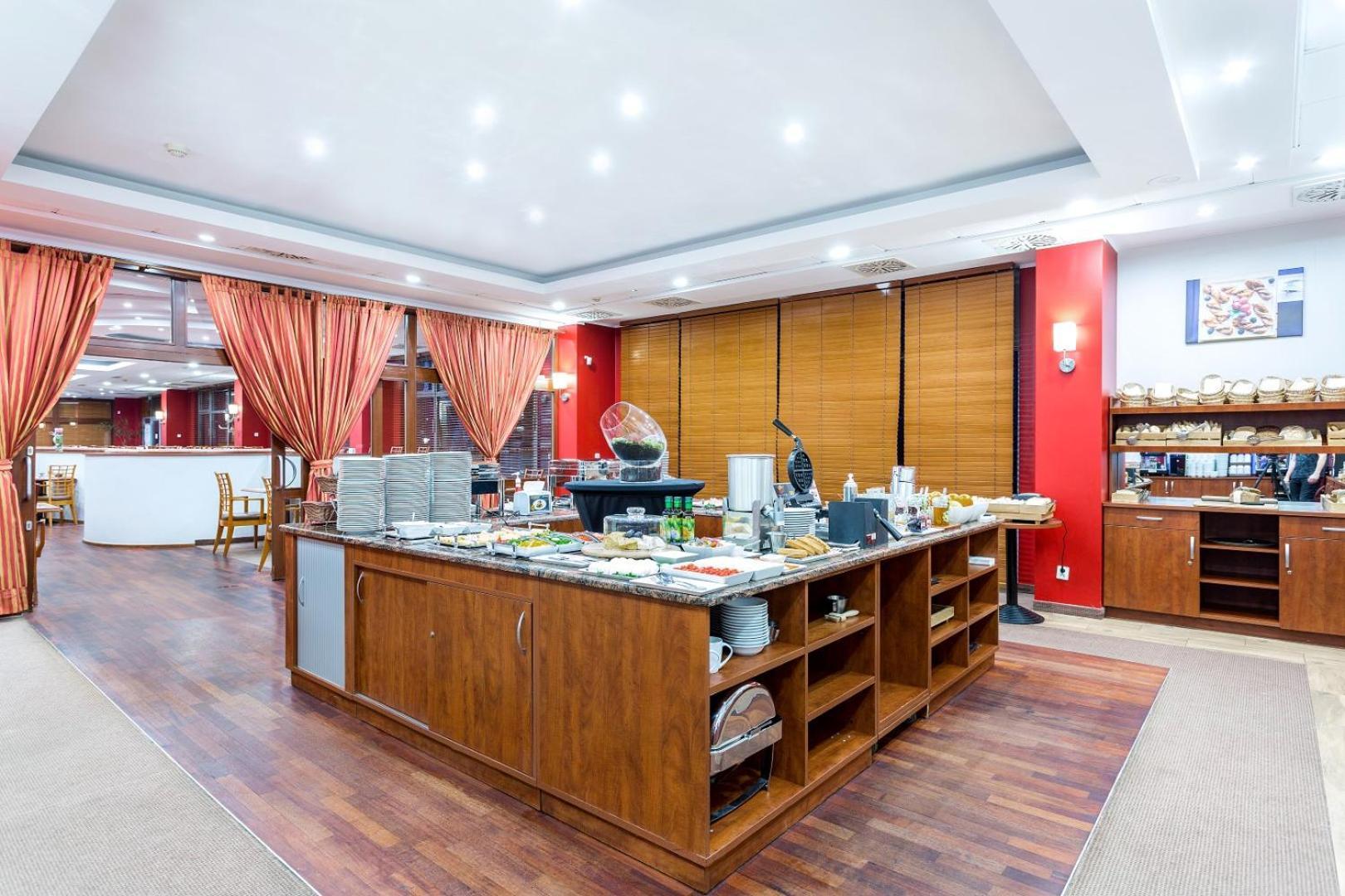 Qubus Hotel Legnica Luaran gambar
