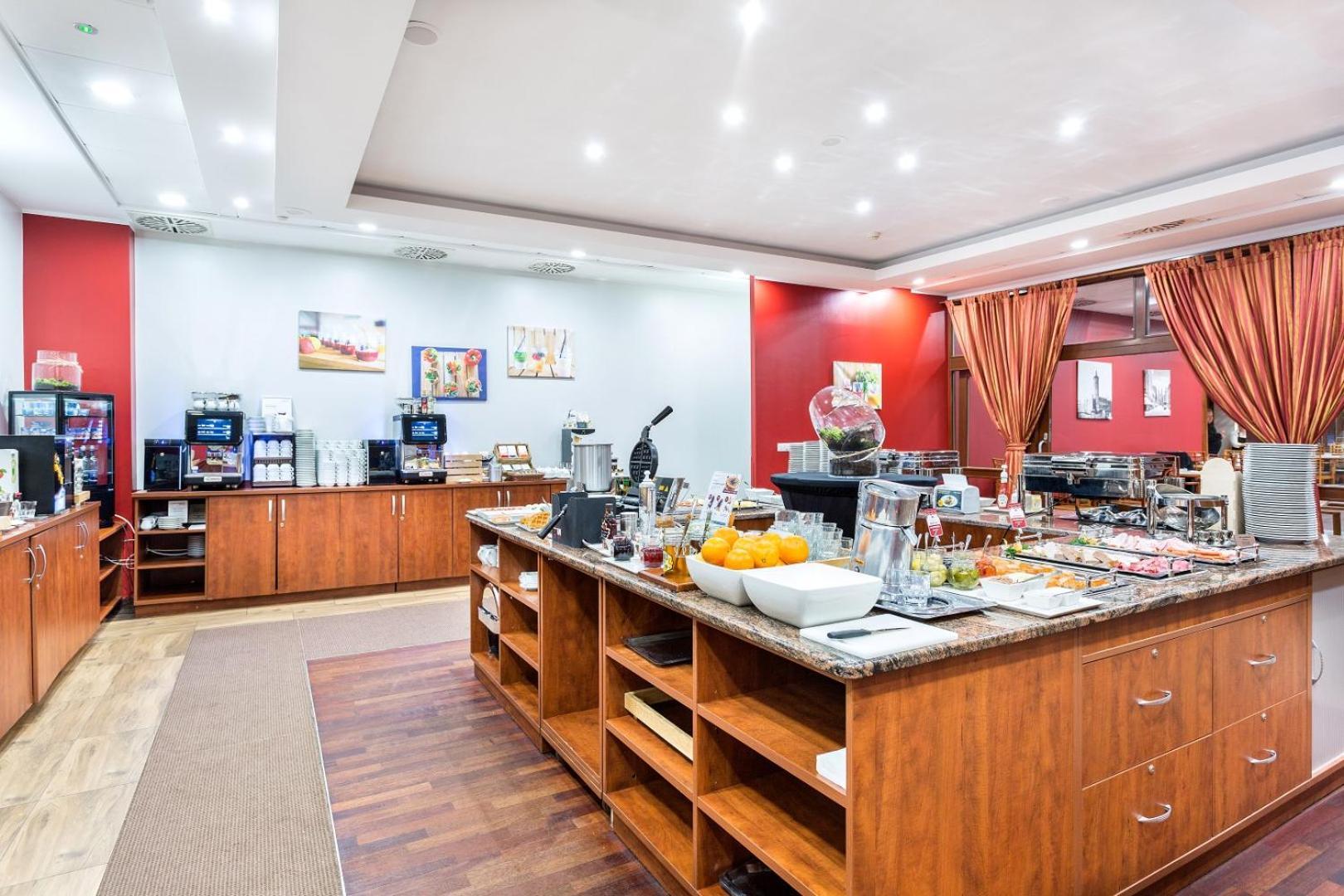 Qubus Hotel Legnica Luaran gambar