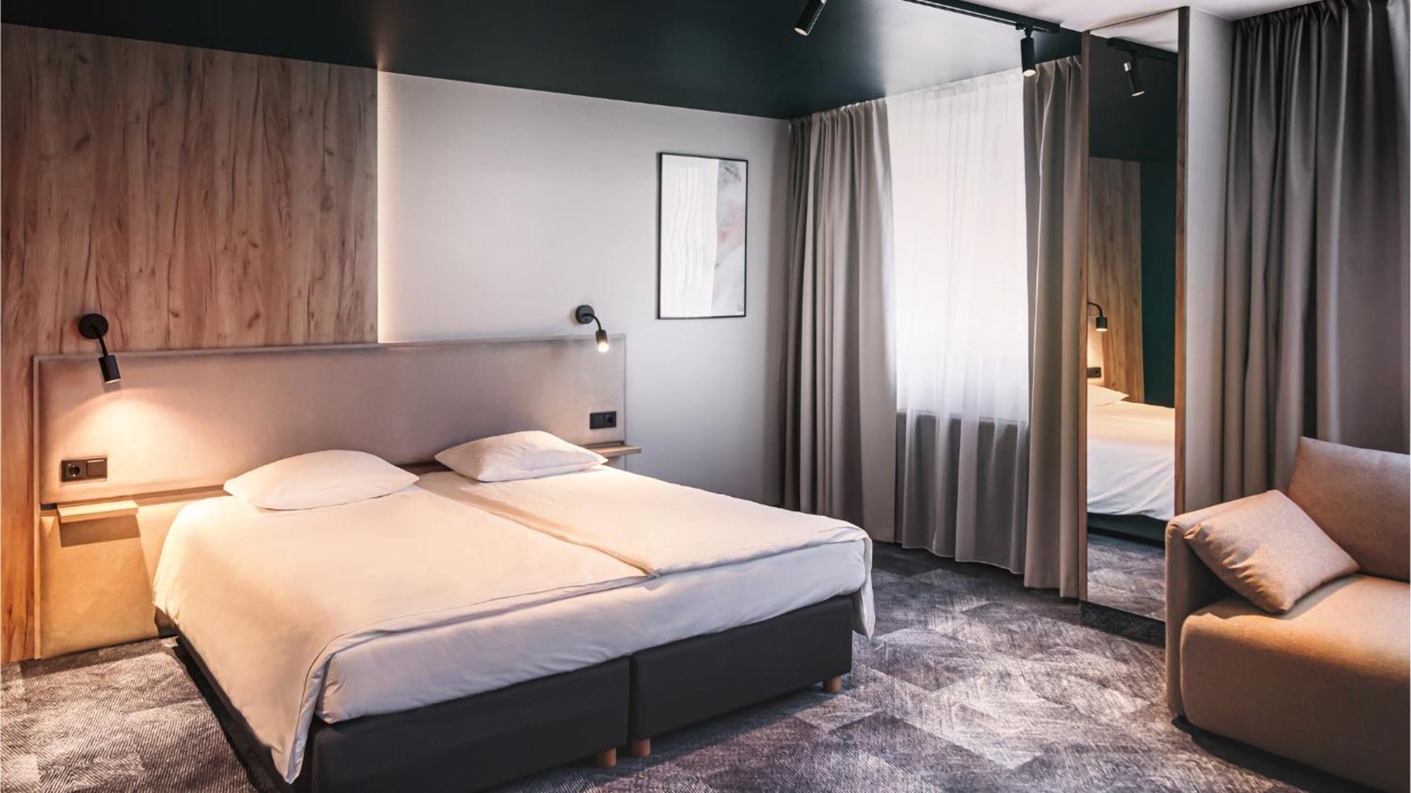 Qubus Hotel Legnica Luaran gambar