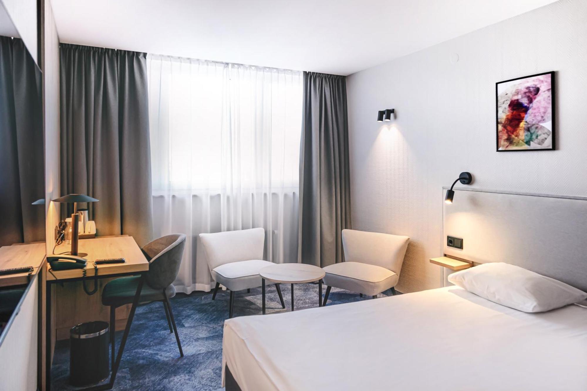 Qubus Hotel Legnica Luaran gambar