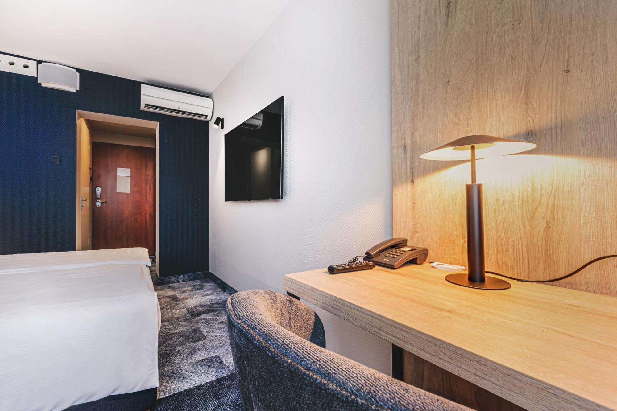 Qubus Hotel Legnica Luaran gambar