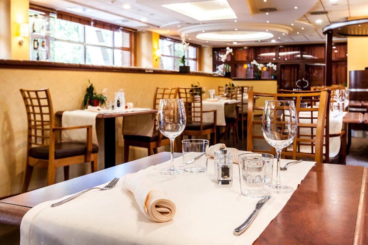 Qubus Hotel Legnica Luaran gambar